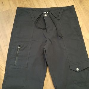 Athleta Black Cargo Hiking Pant 6 EUC